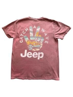 Vintage Jeep T Shirt Mens Medium Red Catch A Wave Graphic Faded Peace Sign CLEAN
